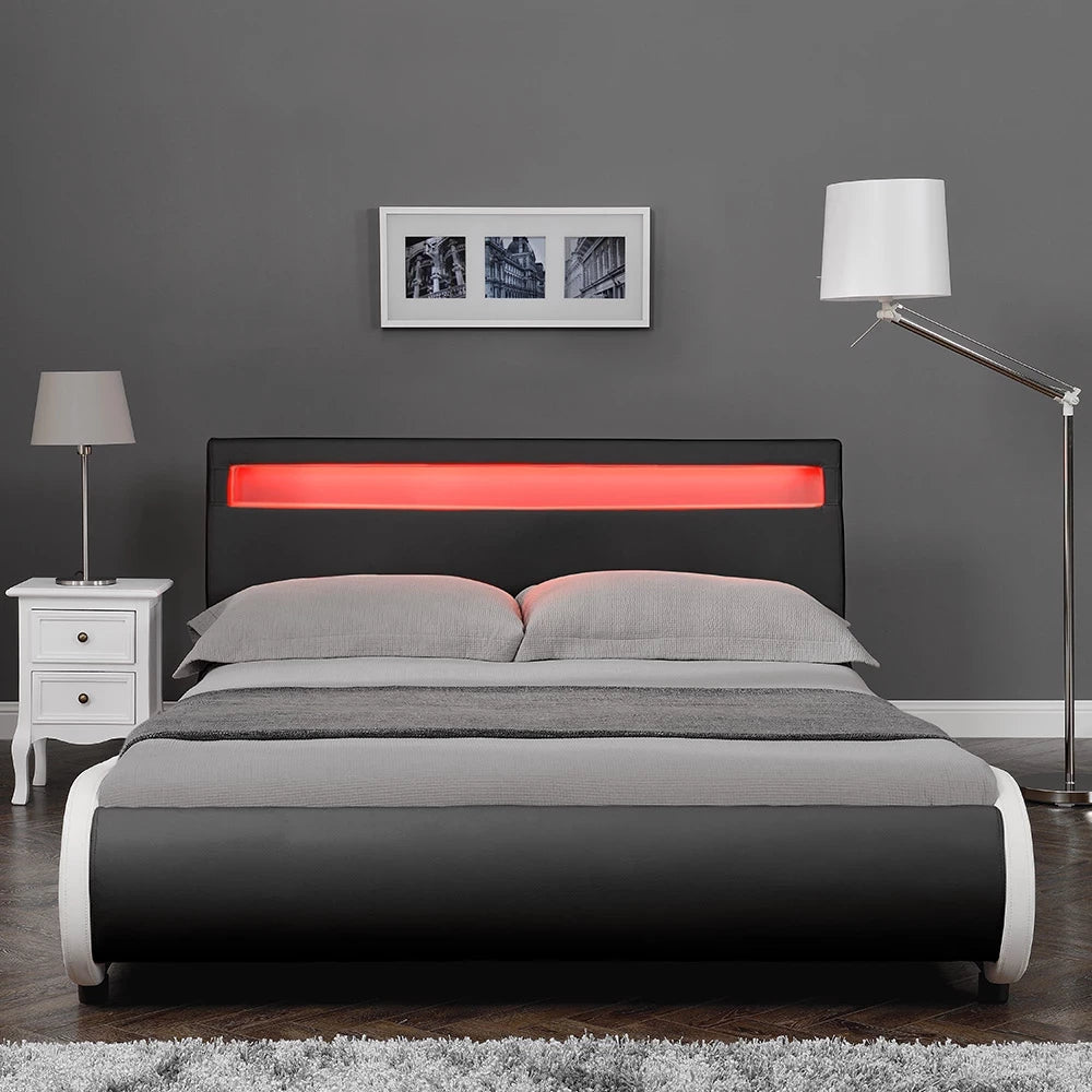 In And OutdoorMatch Bed Emanuel - LED - Bedframe - Kunstleer - 180x200 cm - Zwart - Modern design Bedframe