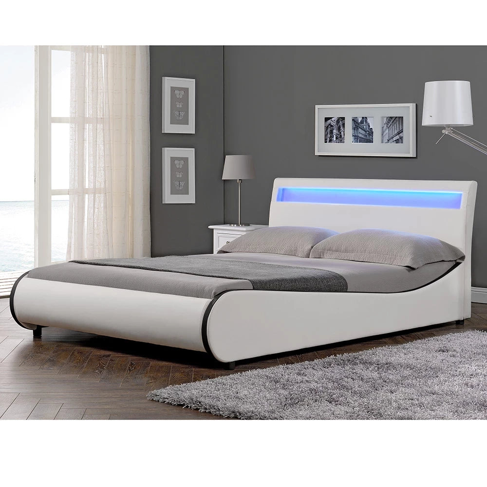 In And OutdoorMatch Bed Luella - LED - Bedframe - Kunstleer - 180x200 cm - Wit - Modern design Bedframe