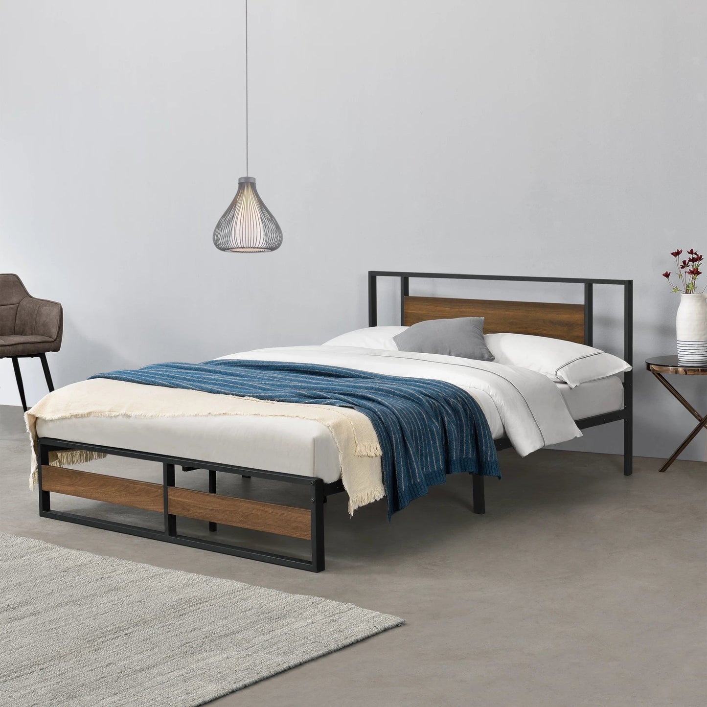 In And OutdoorMatch Metalen bed Vanessa - Bedframe - 140x200 cm - Zwart en Walnoot - Modern design Eén persoon slapen