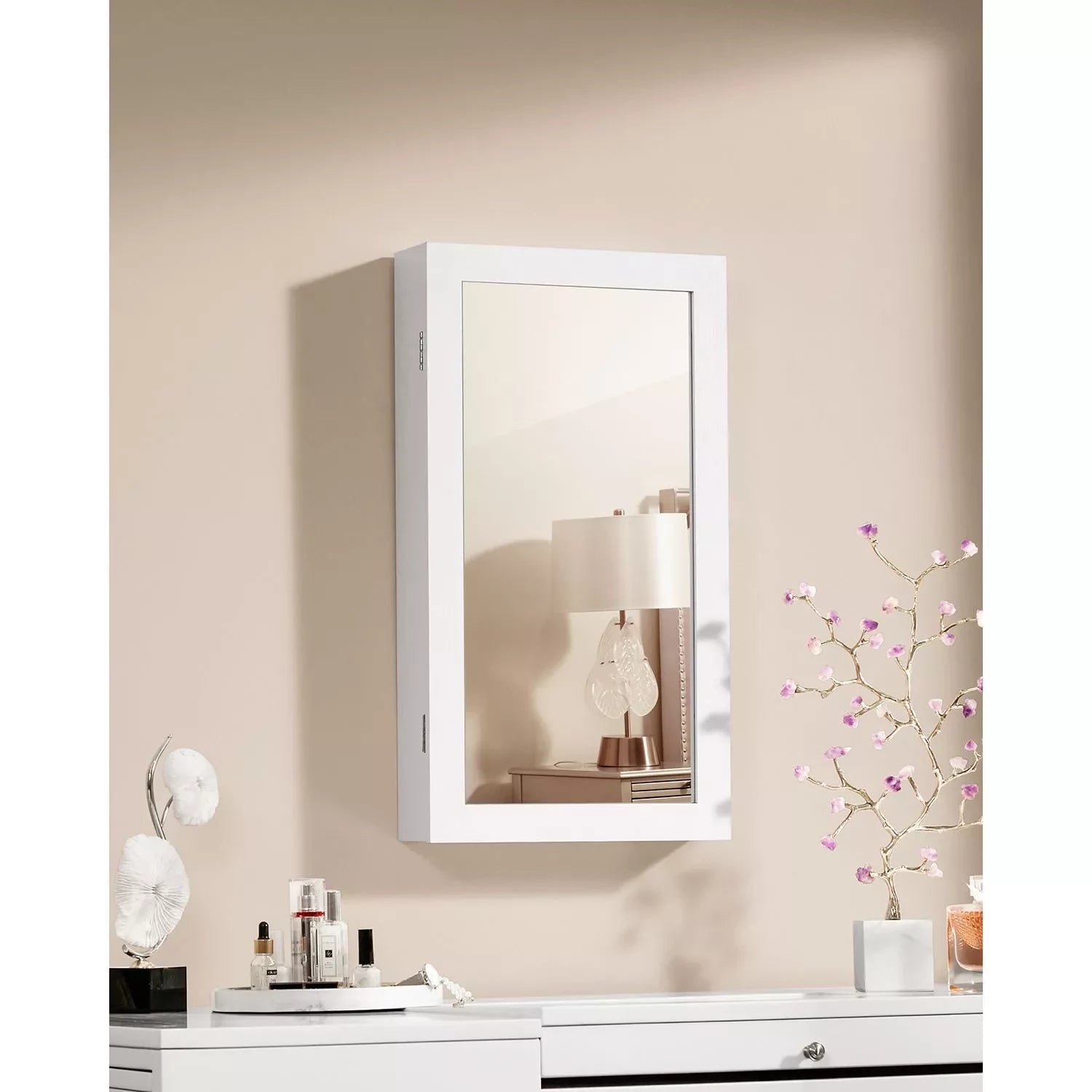 In And OutdoorMatch Sieradenkast Gladys - 360 graden draaibaar - Met slot - Juwelenkast Staand - Spiegelkast - Sieradendoos - 10x37cm Mirror cabinet